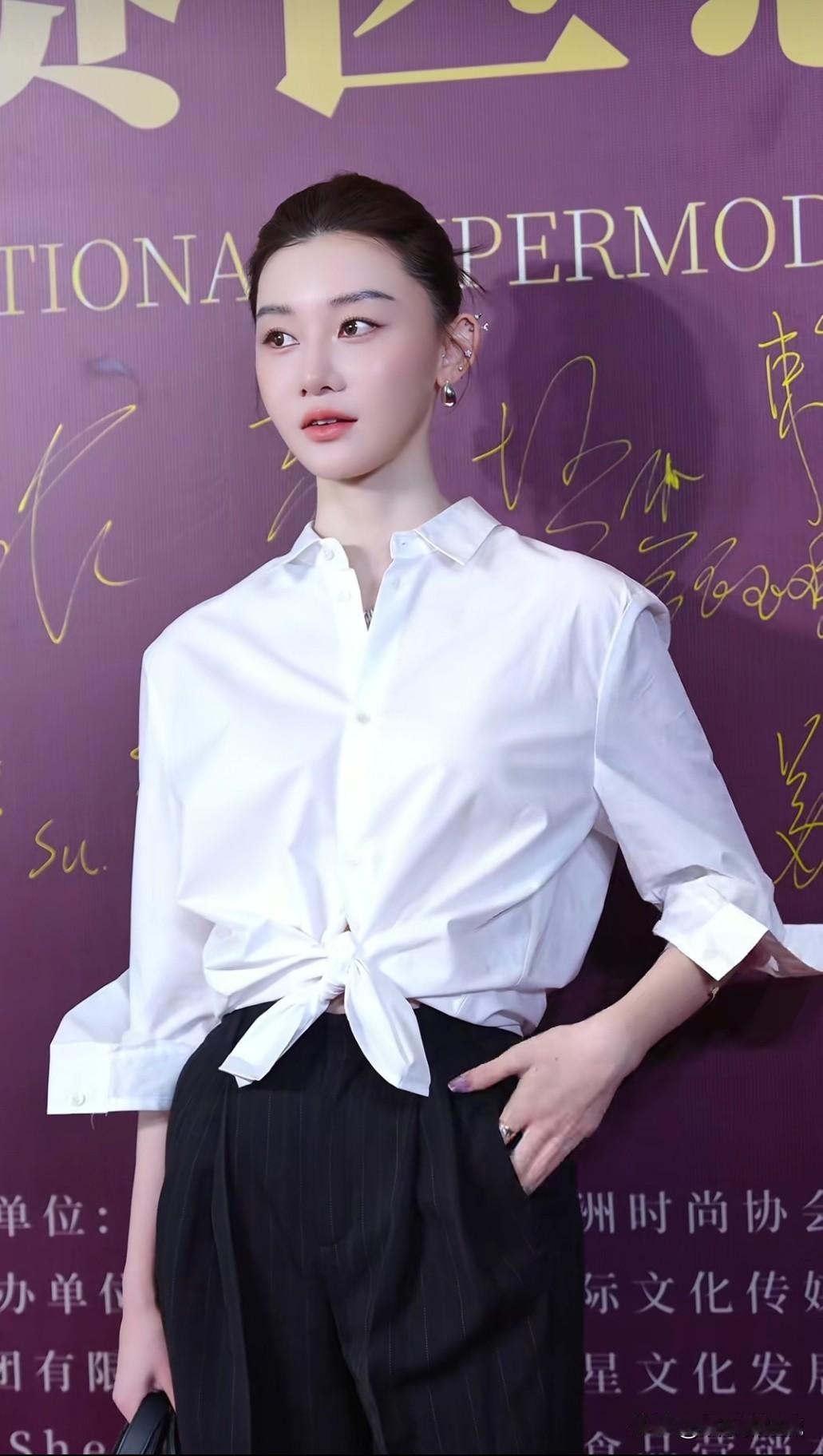 张芮尔去参加中国模特之星大赛了，全球拥有千万粉丝的她，是模特圈人气最高的公众人物