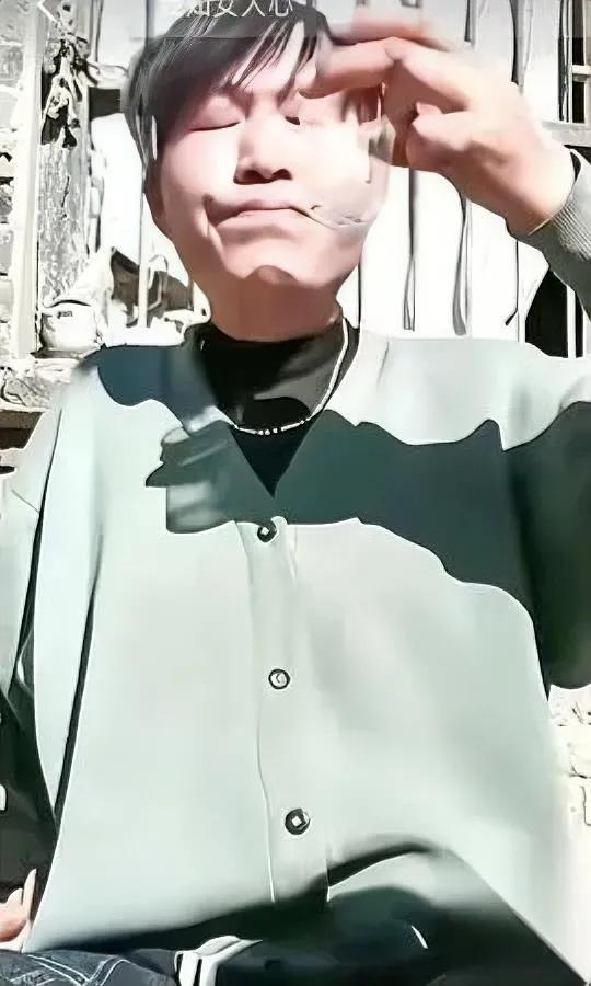 为了流量玩命换钱居然把自己的命给喝没了。就是河南漯河那个靠极限拼酒走