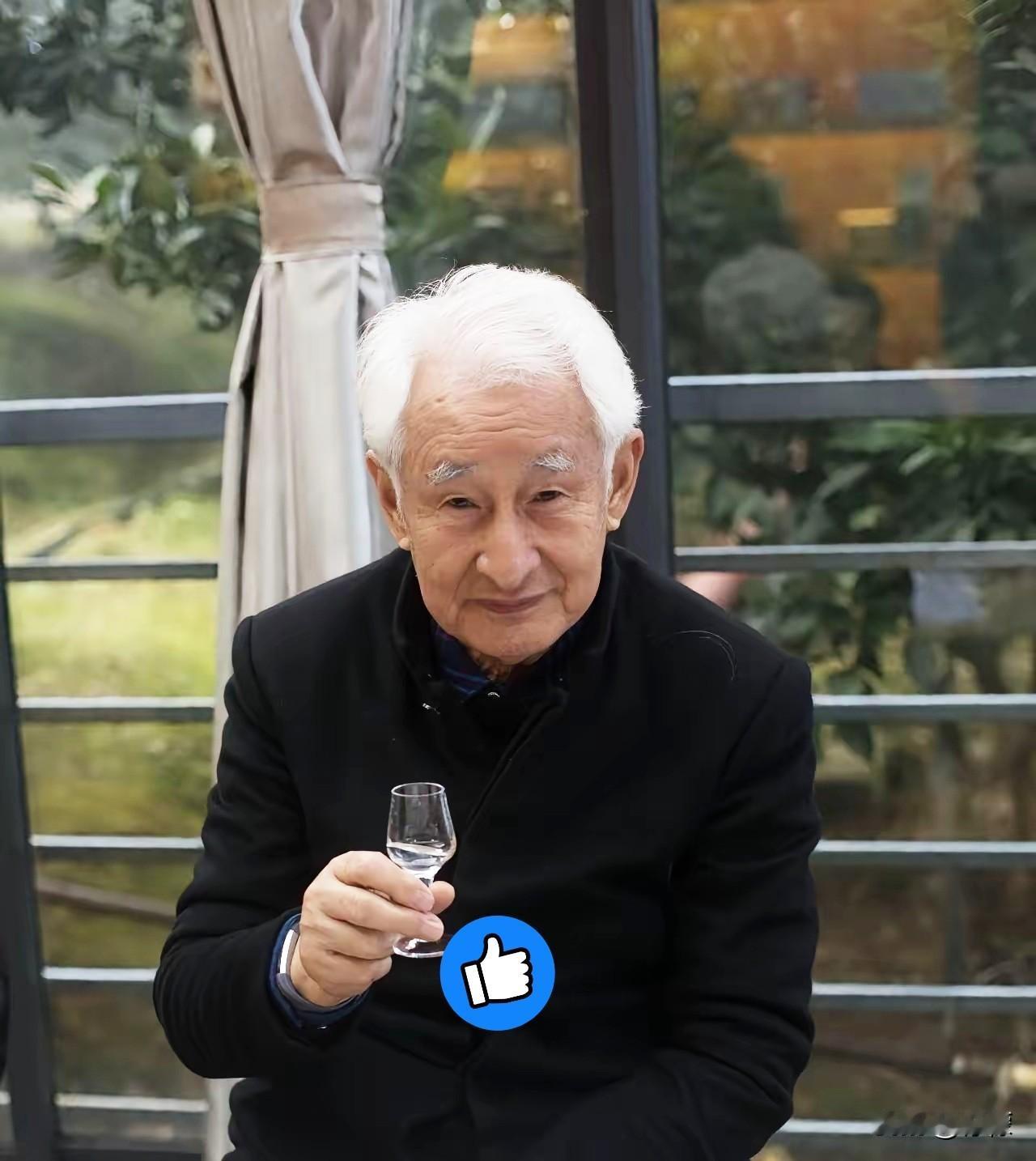 世界上喝茅台最多的人，当属季克良。他在茅台一待就是50年，前前后后喝掉了2吨