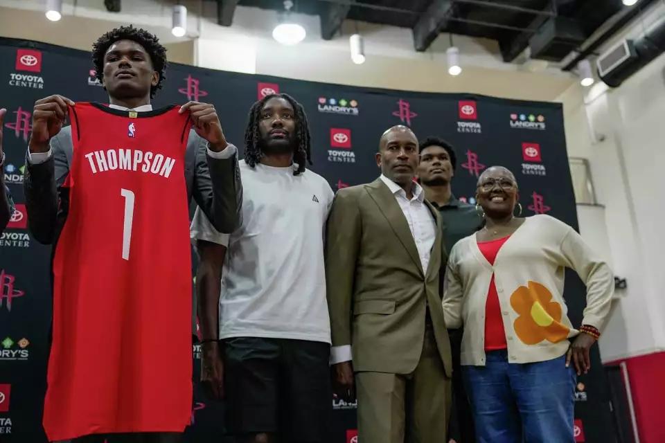 一门三杰，火箭球员阿门的2.08亿超级合同竟然是亲哥哥谈下来的！今年夏天，火