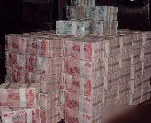 8000万薪水养一个外援，值不值？成都蓉城这账算得人后背发凉。罗慕洛巅峰期确实猛，2022年32场1