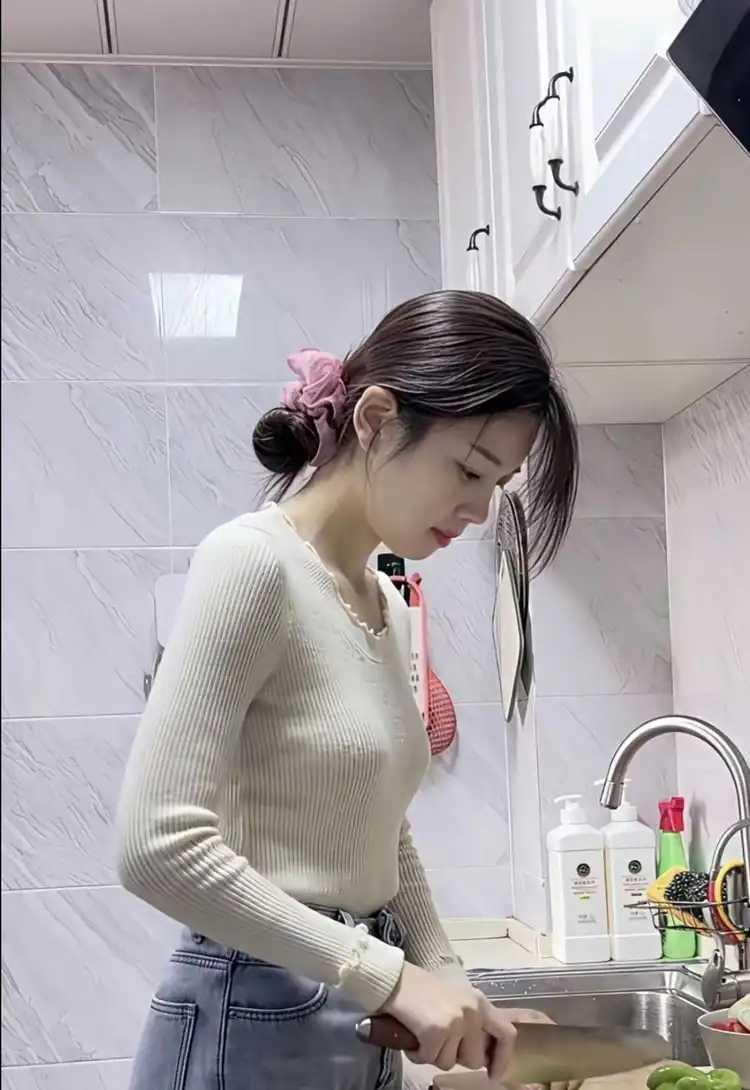 家有贤妻，夫复何求！俗话说，家和万事兴。家能否和，妻子是最主要的。有贤妻，则