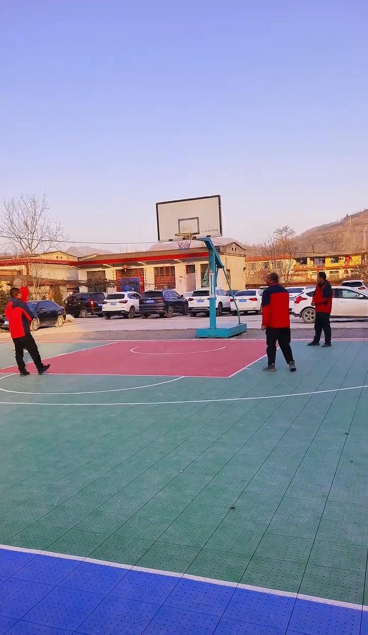 **一个动作，每天100下，比跑步一小时更能攒足你的元气。**别再去健身房“