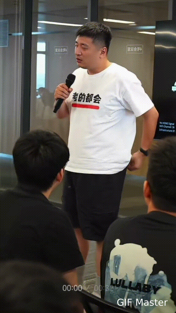 张雪峰头七，42岁的遗憾，戳中了所有中年人的痛刷到张雪峰去年的视频，他站在