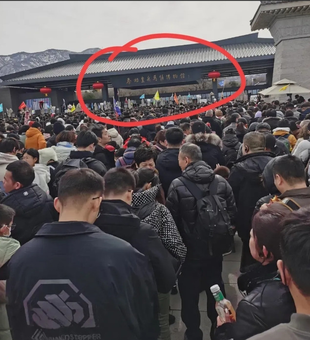 五一最大的受害者出现了不是出去玩的游客也不是各地的商贩，而是兵马俑的秦始皇