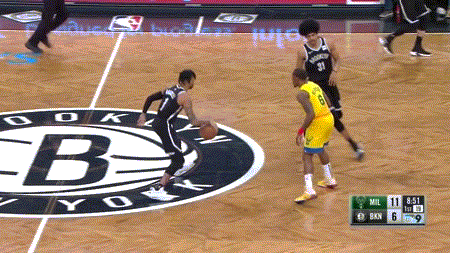 7年前，拉塞尔这个抛投弧度有点变态。