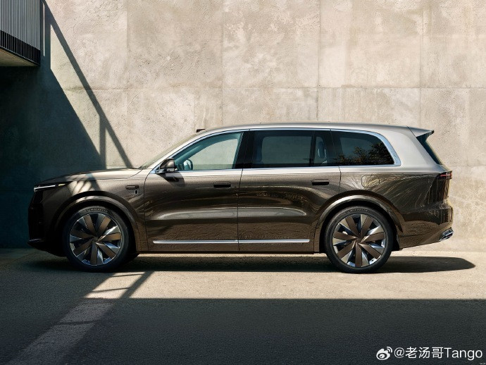 你喜欢宽胎还是窄胎理想L9Livis升级为285的轮胎（25款L9用的是26