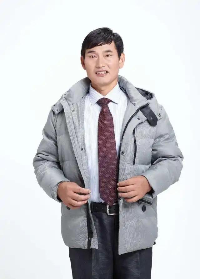 翻红不涨价！“大衣哥”朱之文经纪人称，大衣哥”的商演活动邀请变多，5月份排期较满