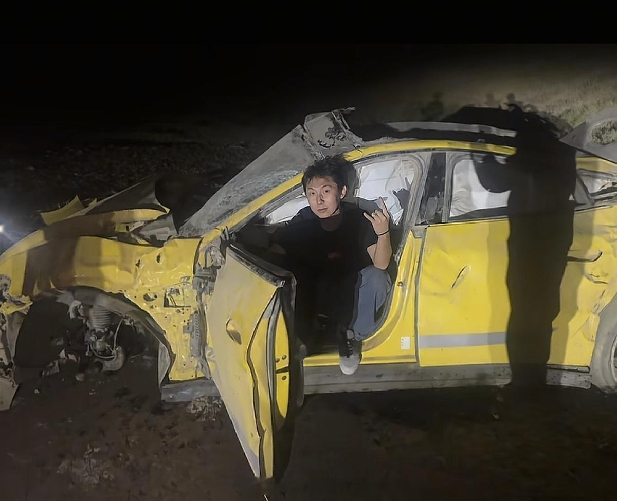 昨天一个小米SU7Ultra车主车祸飞坡10米，加上不知道多少圈的翻滚，全损6