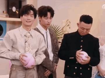 陈楚生歌手下一场又是自由选曲[捂脸哭]！看他笑的，真开心！吴泽林的小嘴成了O型，小