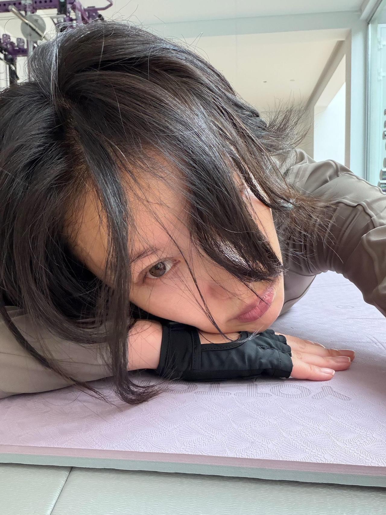 倪妮的拍照角度选的真好！倪妮倪妮太会撩了倪妮气质瑜伽裤