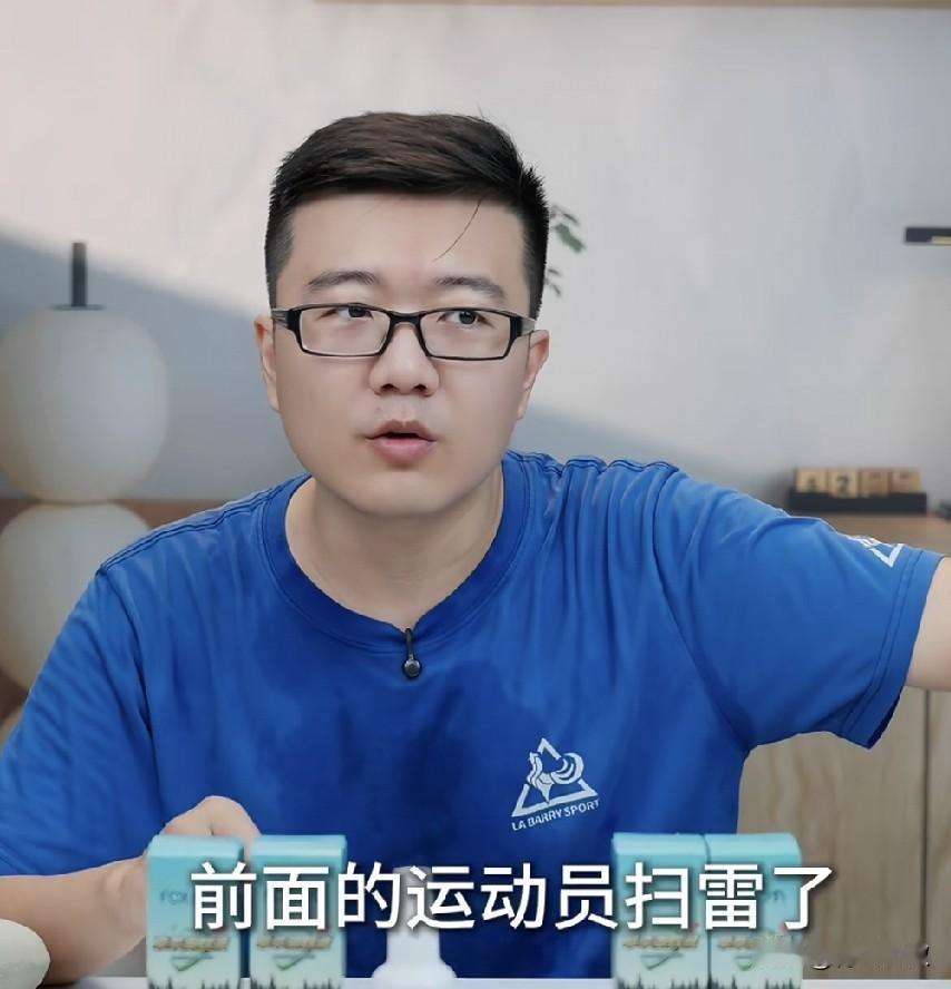 莱维表示:陈熠和蒯曼，连给孙颖莎和王曼昱扫雷，都做不到！他说:上一届女乒三