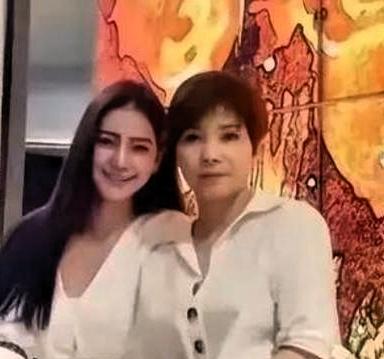 马筱梅的幸福密码：原生家庭的力量玥儿睡觉了，谁带的呢，不是保姆，是外婆，大家都