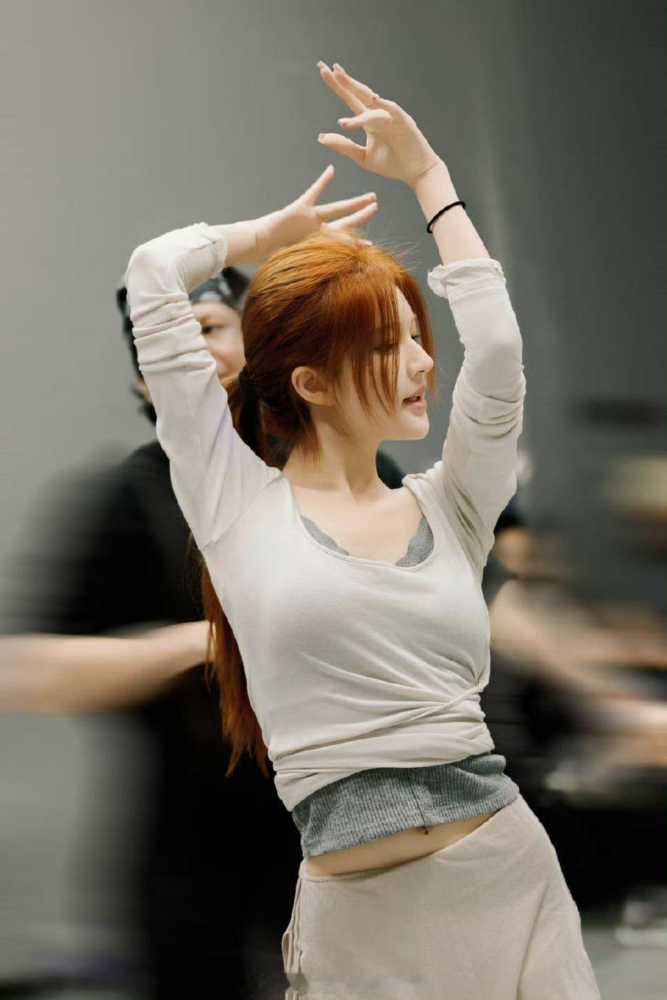 赵露思的少女感确实强，感觉状态比之前还要好~越来越漂亮啦！