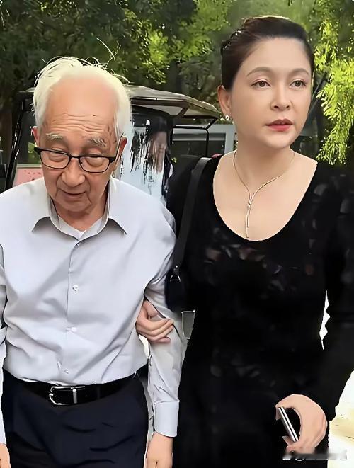 相差44岁的婚姻！33岁执意嫁给77岁老者，14年后现状让人唏嘘谁能想到，