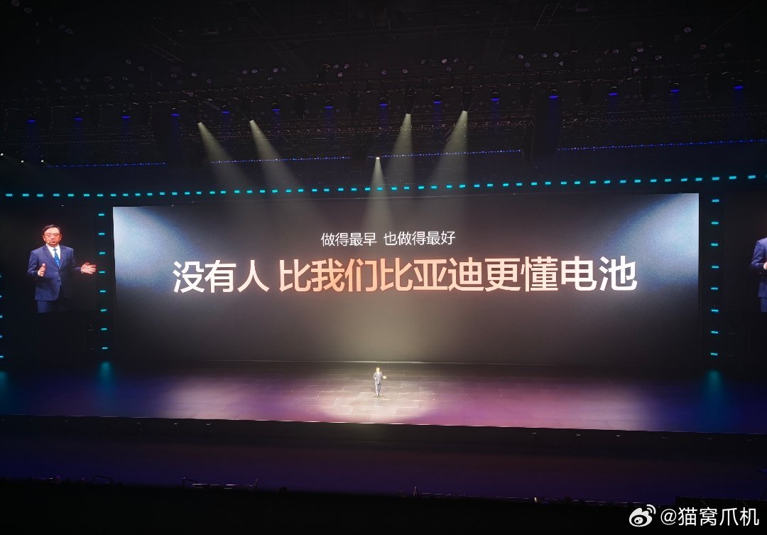 现在的一些第三方充电桩，功率太低，充电太难，导致翻台率太低，实质上已经造成了一定