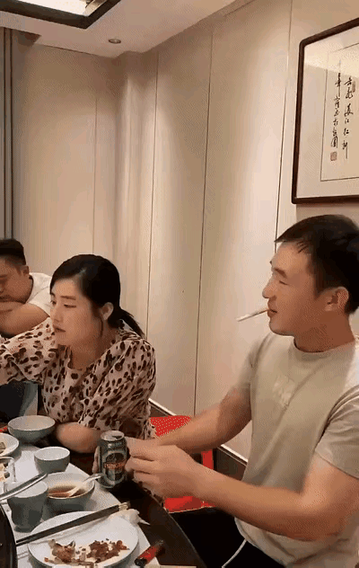 此女面相不善，当初是怎么结婚的？