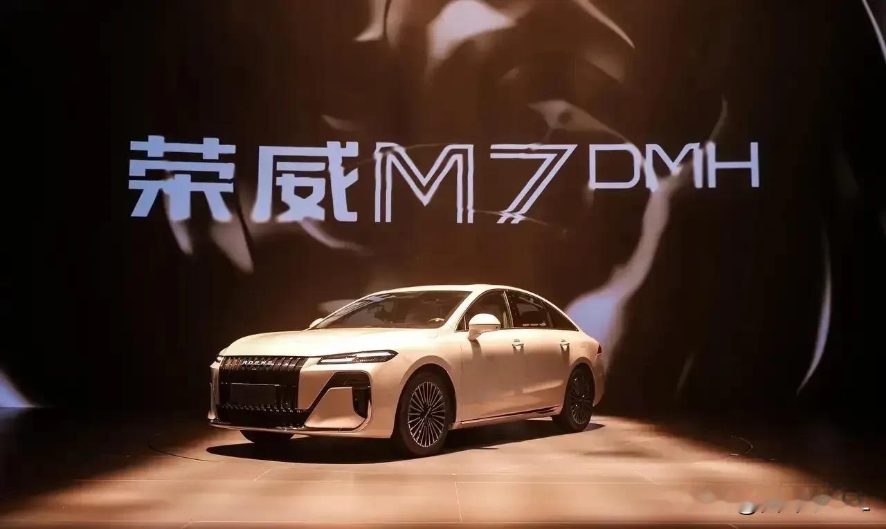 听我一句劝，家用轿车就这样选：1、燃油：选日产轩逸2、混动：选奇瑞风云A8