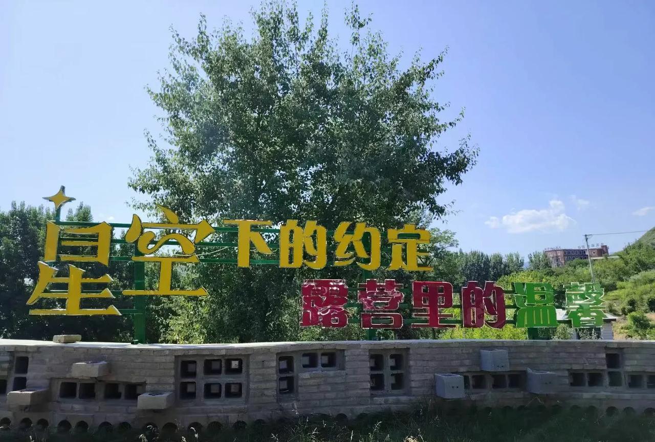 儿子上午奉命去超市进货，他买了西瓜，鸡蛋，虾皮还有蔬菜。傍晚，他忽然举着手机说