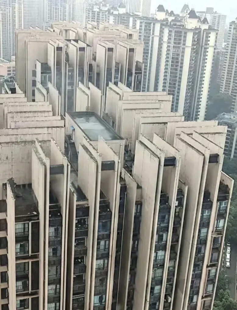 这就是人人挤破头，都想搬进去的楼房。[捂脸哭][捂脸哭][捂脸哭]