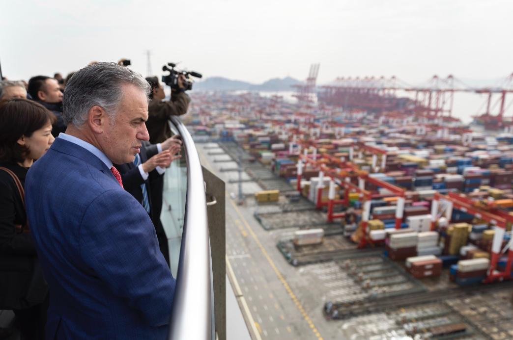 乌拉圭总统在上海一天不淡定了，看他参观完自动化码头后的眼神就知道，这先进的技术乌