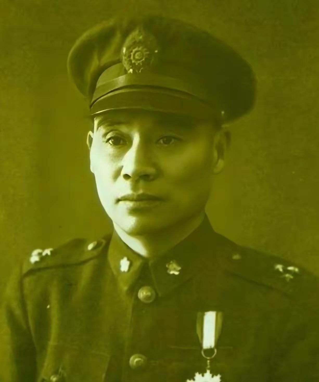 1938年，顾祝同瞒着妻子许文蓉养小妾，还把小妾的肚子闹大，许文蓉不哭不闹，只用