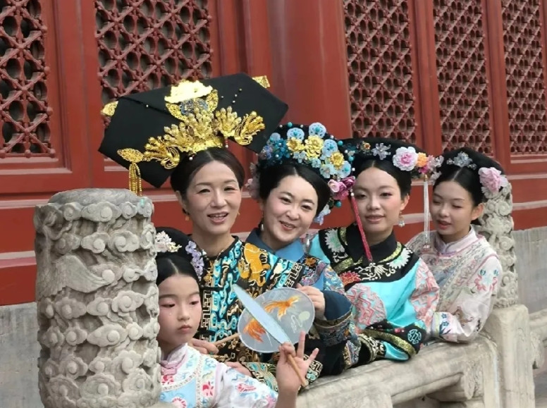 许健华，妥妥的正宫娘娘，老谢后悔了吧？郑琴哪有浩男妈妈好？没有想到，浩男