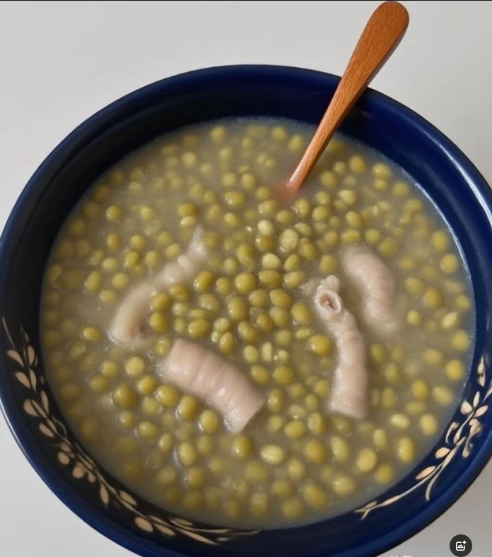 这是哪里的美食，第一次见这种吃法，有的说浙江的，有的说是上海的～