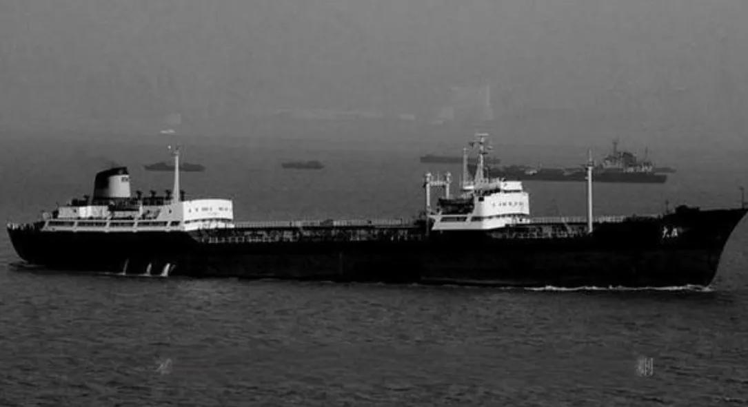 美感慨中方不惧石油封锁，海上漂浮了1.6亿桶，都在排队等待赴华！美国专家最