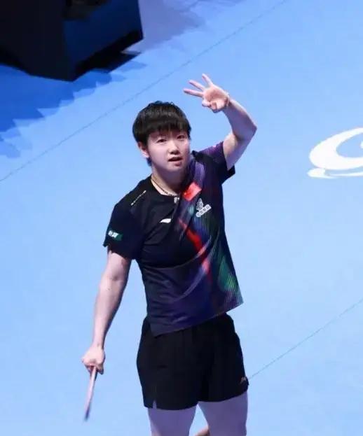 很多人不明白为啥大家喜欢孙颖莎，不是因为实力强大，也不是因为拿下冠军