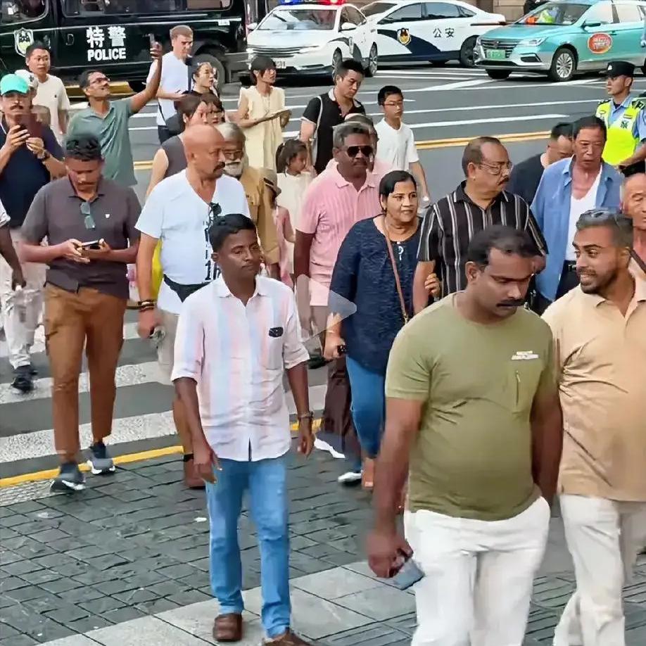 没有家贼引不来外鬼！外国移民大量涌入中国这个事情，咱们还真不能全怪这些外国人。这