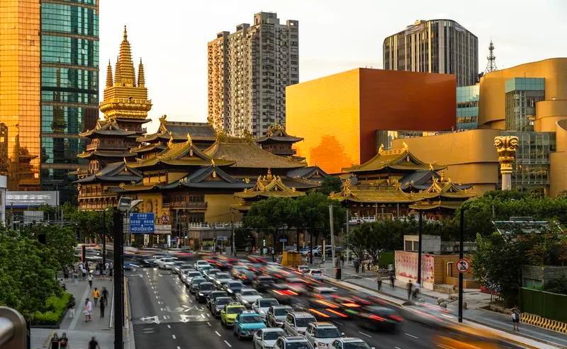 回局里，不是上班，是回家。回公司，是打卡，不是归巢。老一辈说“单位”，说的是