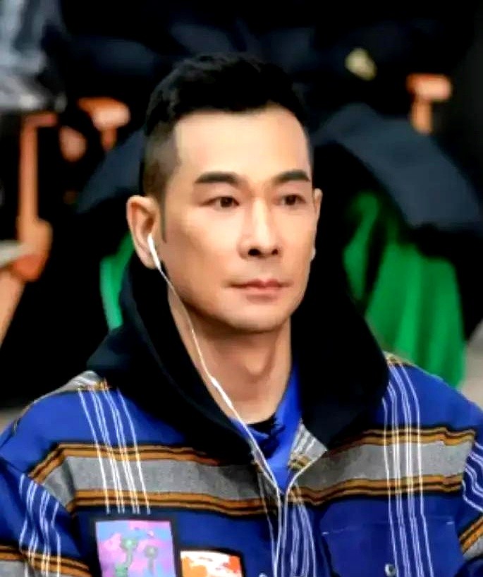 赵文卓当年把“改剧本必须经我同意”写进合同，戏没开机就已经准备好掀桌子了。他指控甄子丹擅改剧本把主角