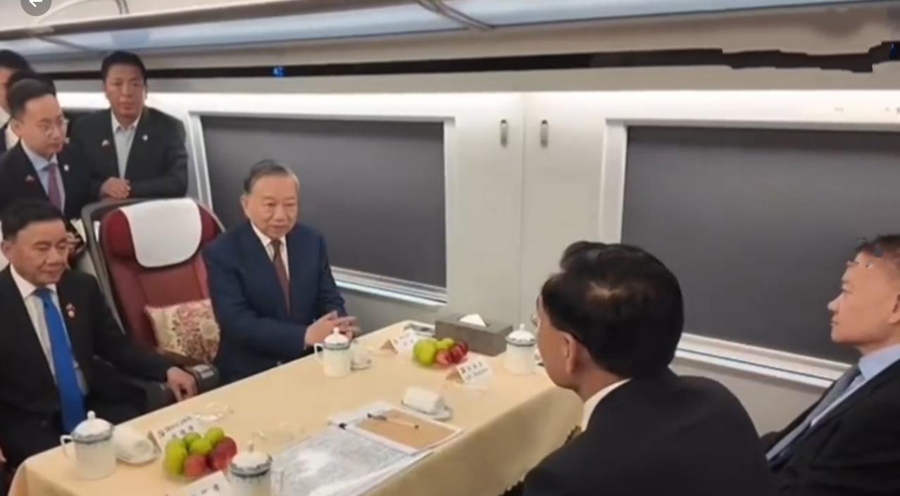 苏林十小时高铁行：一场“求援”的无声宣言苏林从北京坐10小时高铁到南宁，穿越2