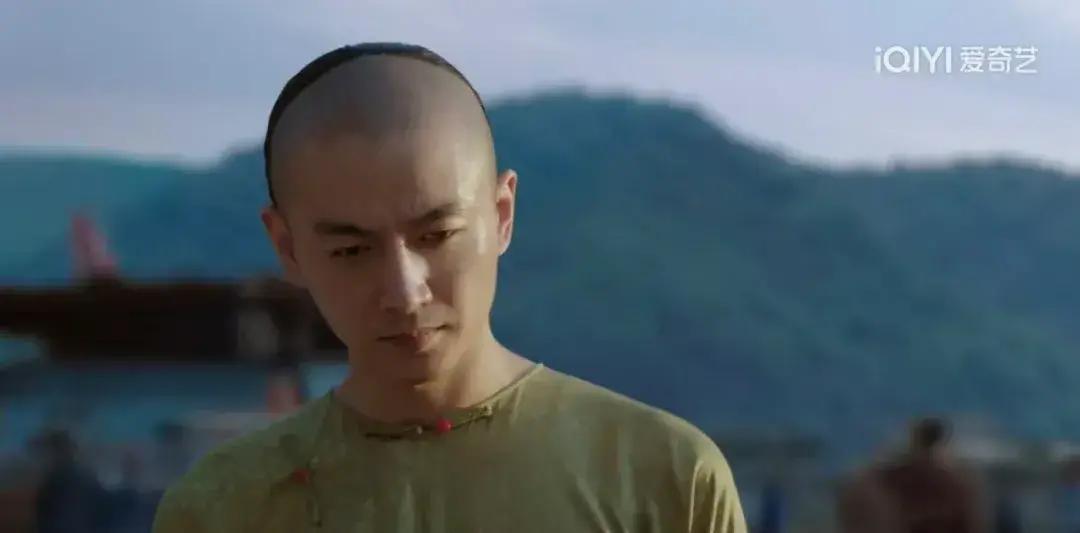 《大生意人》里最近这出戏，简直是让人拍案叫绝！古平原这小子不仅把几千号俘虏的事儿