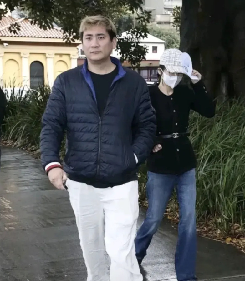 有些人说，澳大利亚这个被称为“天龙人”的女孩，光是一件香奈儿的上衣就价值高达十多