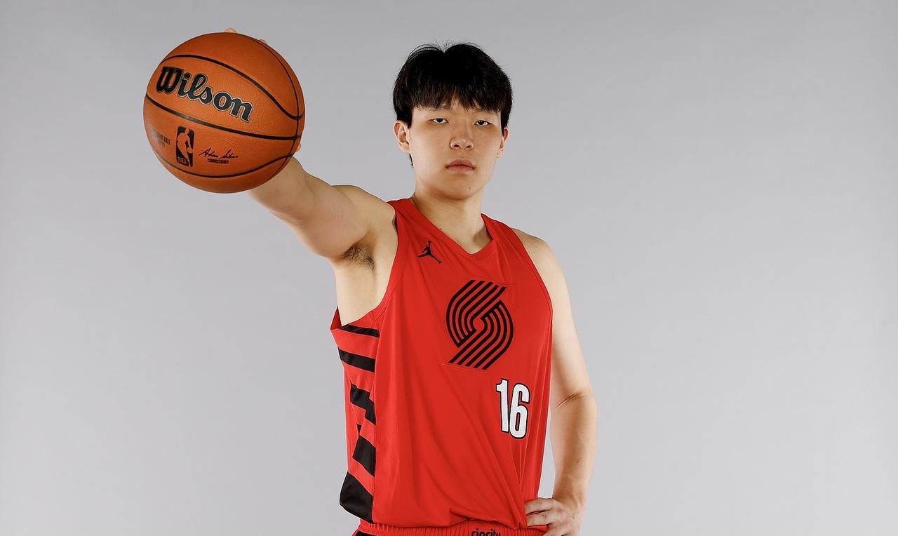 NBA球队已卖价格排行榜1、湖人——2025年——100亿美元2、凯尔特人—