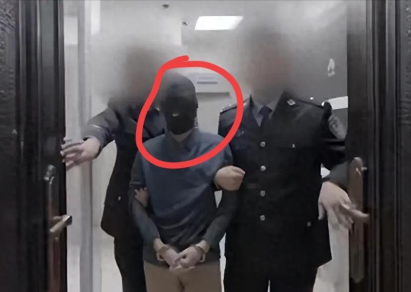 内鬼就在身边，比敌人还可怕！ 2025年9月初，一条消息引发了不少人关注：我