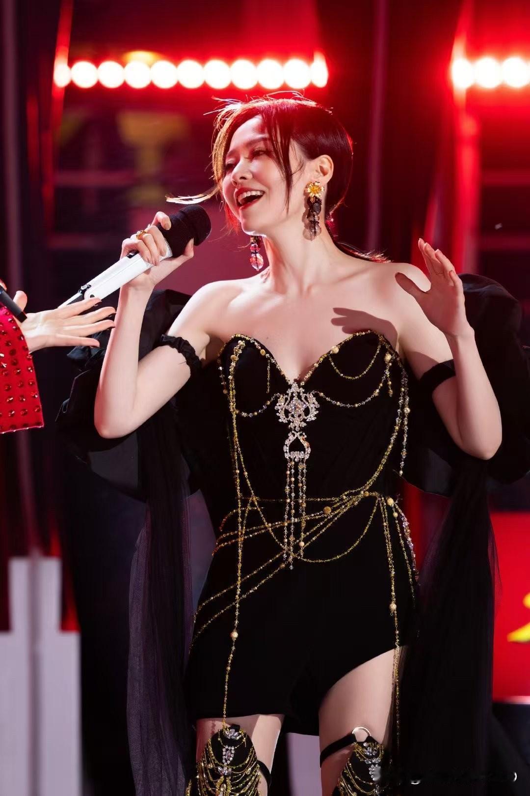 属于张靓颖独特的舞台魅力