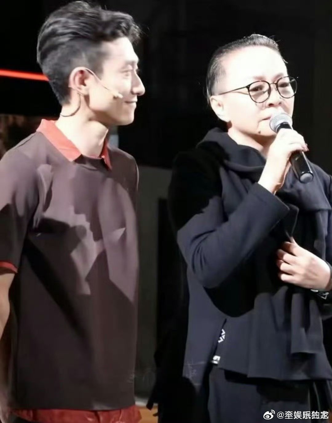 张一山话剧名场面来袭！宋丹丹泪洒观众席，狂赞“一山真是天才”，感慨刘星的成长满是