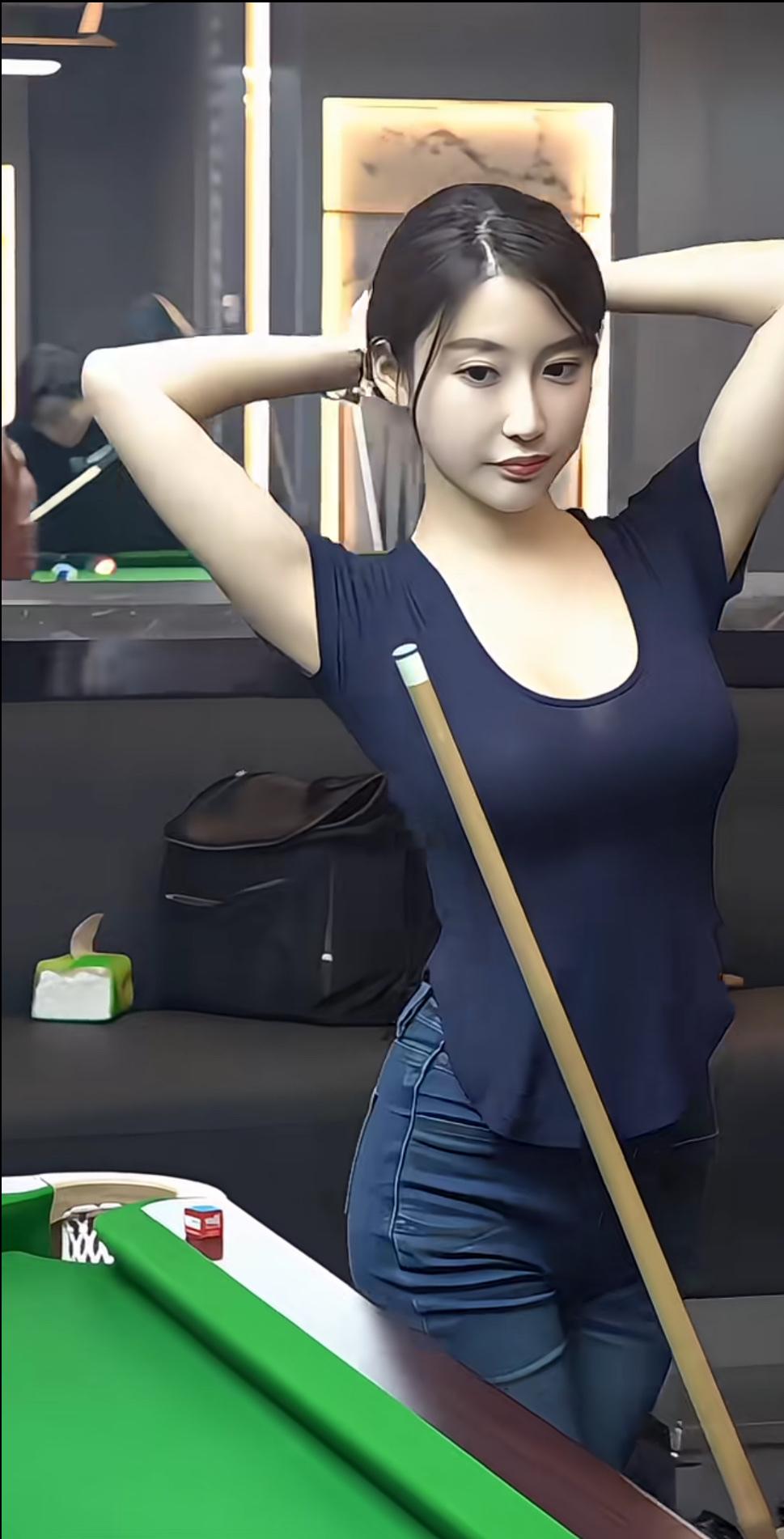 好看的女生，连背面也都这么好看