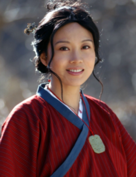 2004年，闫妮的丈夫邹伟提出离婚，闫妮不肯离，她觉得孩子还小，邹伟说：“20万