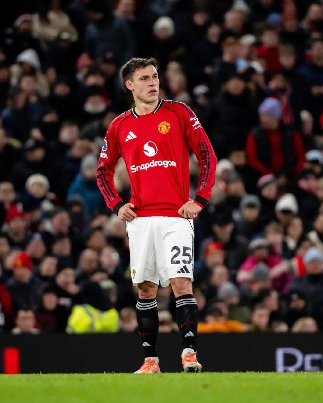 【曼联球迷怎么看？】土耳其媒体：加拉塔萨雷打算租借曼联中场乌加特，并愿意承担球员