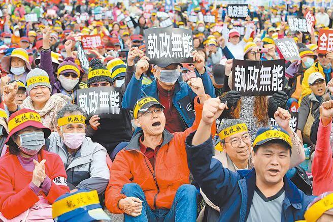 国民党、民众党推动停砍公教年金修法，力拚年底前完成三读。据了解，司法及法制委员会