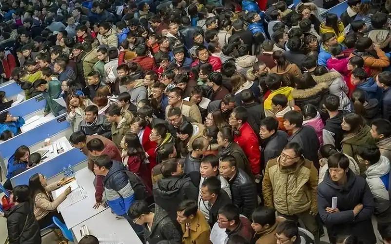 很多人看不起太肤浅，以为中国人降到五亿刚好！有人觉得中国人口若降到五亿，资源
