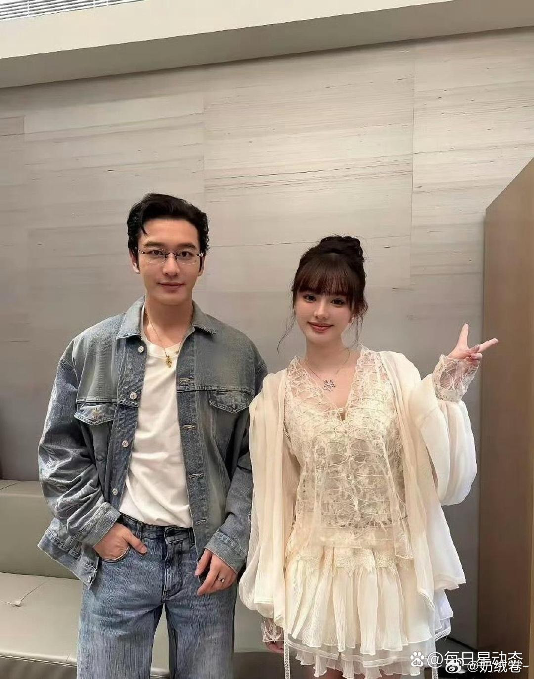 黄晓明的审美还真是统一啊，一直喜欢一个类型的女生。