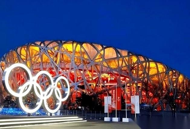 他们那边一出事，就说“体育无关政治”。我们这边一有风吹草动，就恨不得把所有罪名