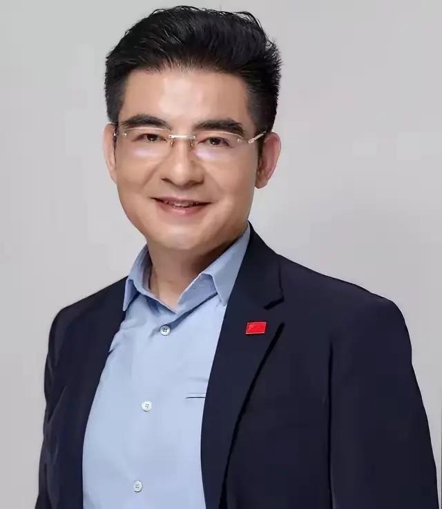 1993年，陈光标在南京靠摆地摊赚了60万，妻子白红转身就要和他离婚，亲戚朋友不