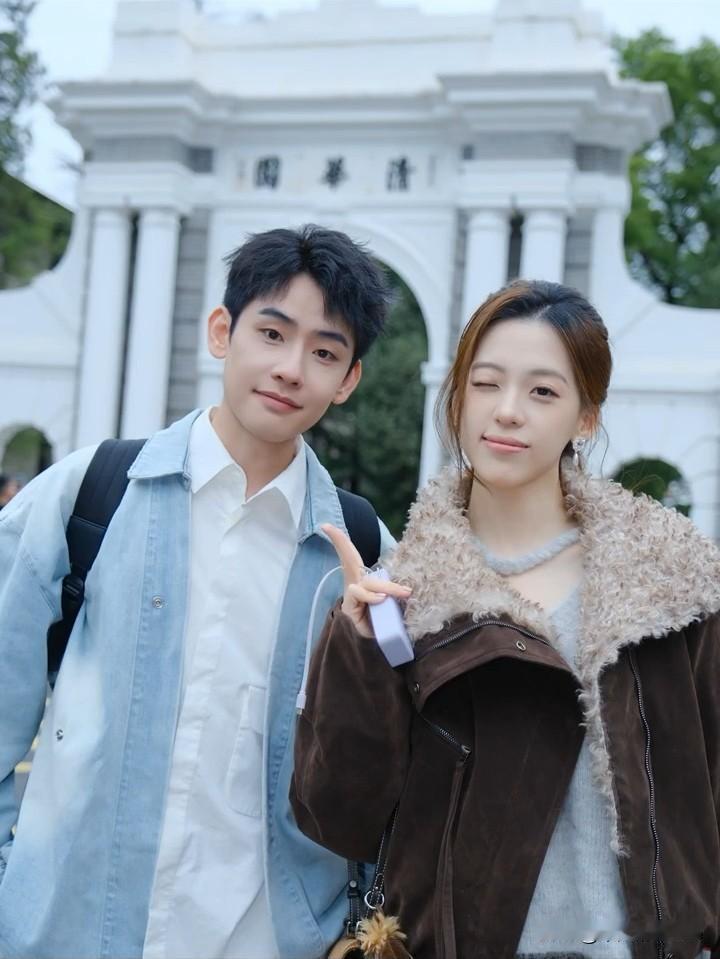 11月13日，《offer5》带教任律更新与黄凯、许文婷游览清华大学的vlog。