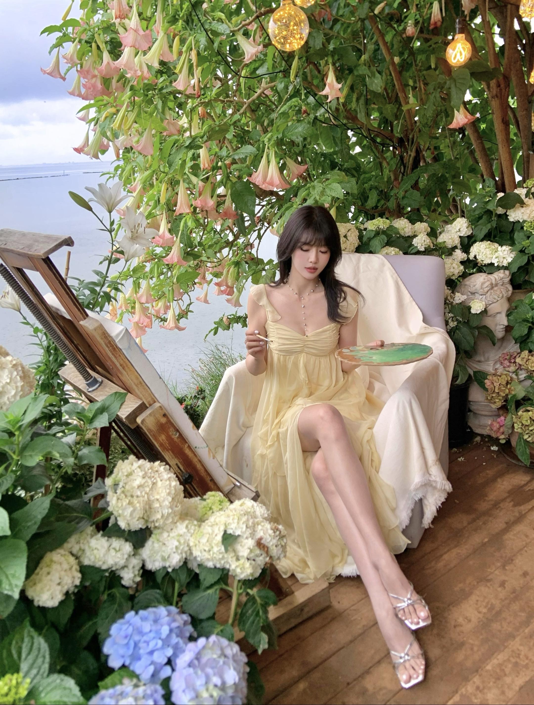 住进油画里。